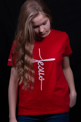 Női rövid ujjú piros póló, "Jesus kereszt, írott betűkkel" mintával