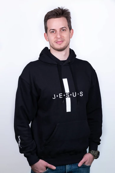 Férfi fekete kapucnis pulóver, "Egyenlőszárú kereszt Jesus szárral" mintával