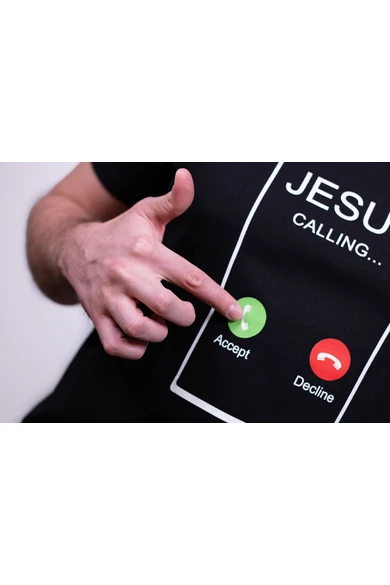 Férfi rövid ujjú fekete póló, "Jesus calling" mintával