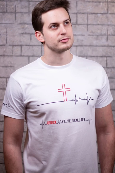 Férfi rövid ujjú fehér póló, "Jesus Gave Me New Life" mintával