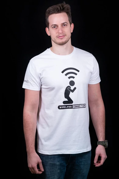 Férfi rövid ujjú fehér póló, "Wifi" mintával