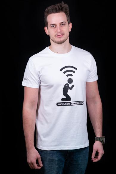 Férfi rövid ujjú fehér póló, "Wifi" mintával